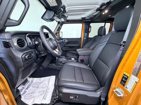 New 2026 Jeep Wrangler Unlimited Sahara AWD/4WD image 3