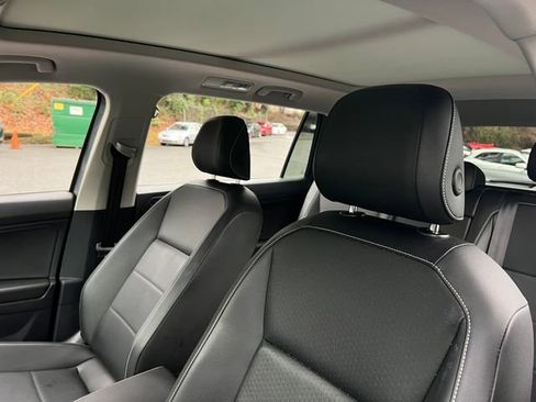 Used 2021 Volkswagen Tiguan SE w/ Panoramic Sunroof Package image 14