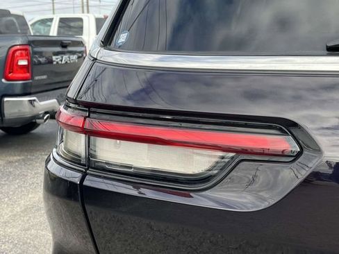 Used 2022 Jeep Grand Cherokee L Limited w/ Luxury Tech Group II image 10