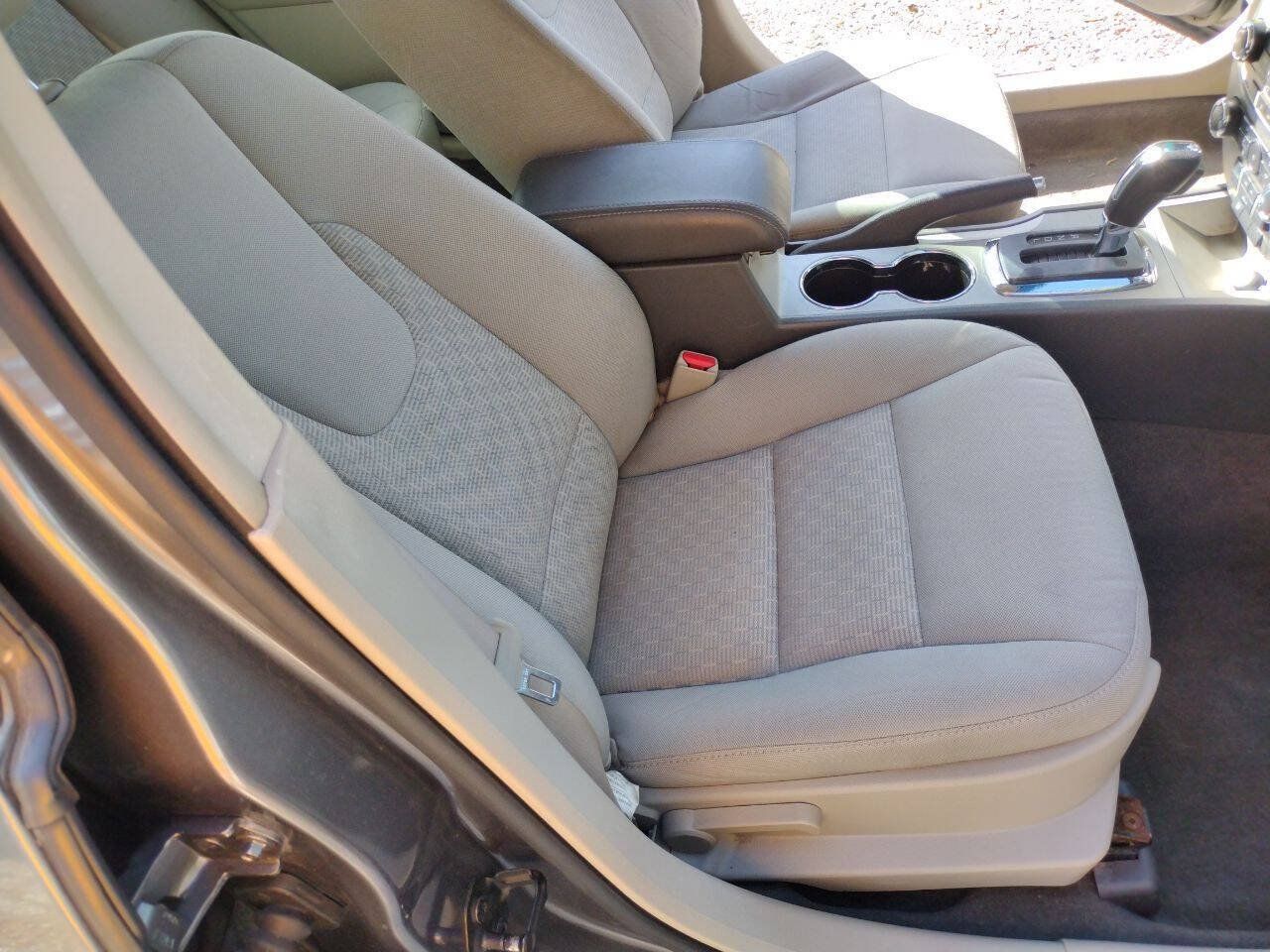 Used 2011 Ford Fusion SE w/ 201A Rapid Spec Order Code FWD image 13