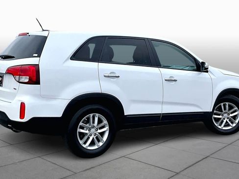 Used 2015 Kia Sorento LX image 12