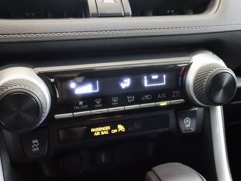 Used 2020 Toyota RAV4 LE w/ Carpet Mat Package AWD/4WD image 19