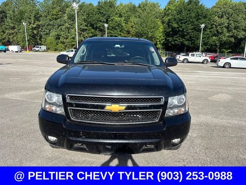 Used 2013 Chevrolet Suburban LT w/ Luxury Package AWD/4WD image 2