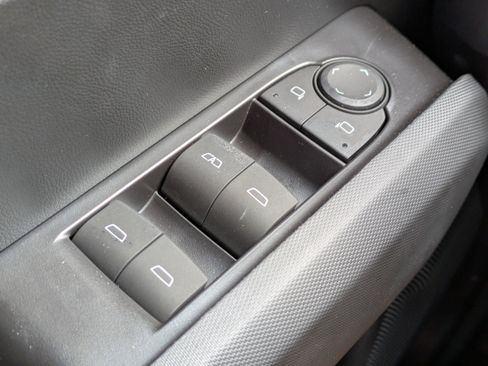 New 2024 Chevrolet Colorado LT w/ LT Convenience Package II image 25