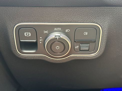 Used 2024 Mercedes-Benz EQB 300 4MATIC image 31