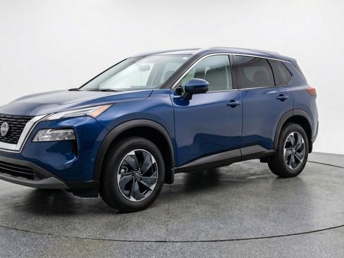 Used 2025 Nissan Rogue SV image 3
