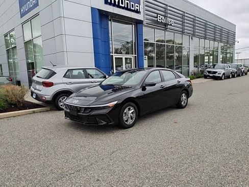 Certified 2026 Hyundai Elantra SE FWD image 3