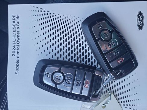 Used 2024 Ford Escape Active image 32
