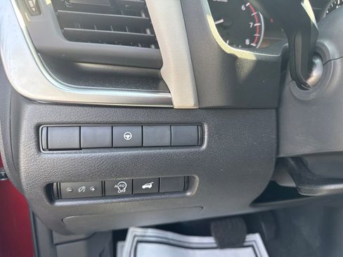 Used 2025 Nissan Rogue SV image 12