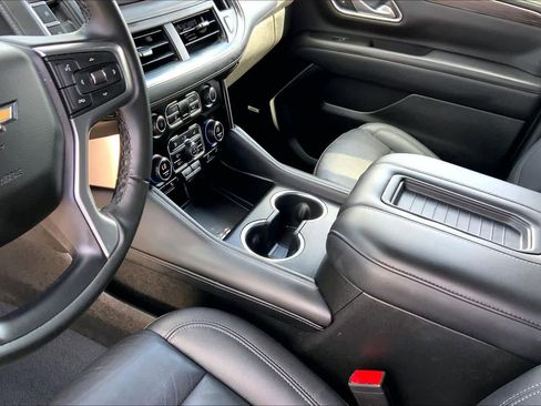 Certified 2024 Chevrolet Suburban LT RWD image 16