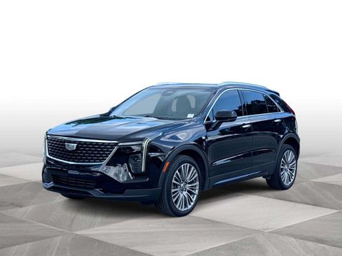 Used 2024 Cadillac XT4 Premium Luxury w/ Technology Package FWD image 4