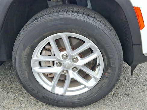 Used 2022 Jeep Grand Cherokee L Laredo w/ Luxury Tech Group I image 9