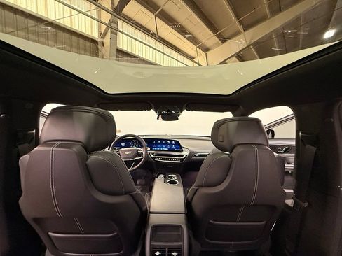 Used 2024 Cadillac Lyriq Sport RWD image 19