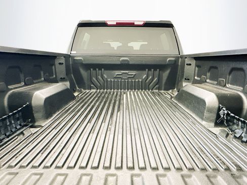 Used 2023 Chevrolet Silverado 1500 LT AWD/4WD image 30