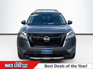 Used 2024 Nissan Pathfinder SL w/ Black Appearance Package video 2
