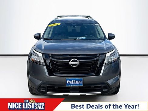Used 2024 Nissan Pathfinder SL w/ Black Appearance Package image 2