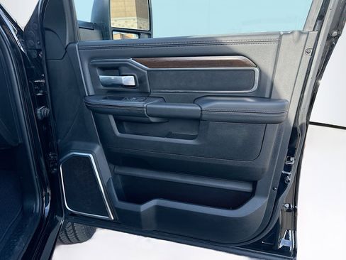 Used 2024 RAM 2500 Laramie w/ Safety Group image 33