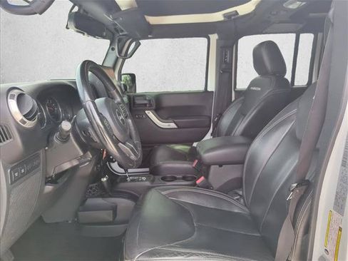 Used 2017 Jeep Wrangler Unlimited Rubicon w/ Cold Weather Group AWD/4WD image 16