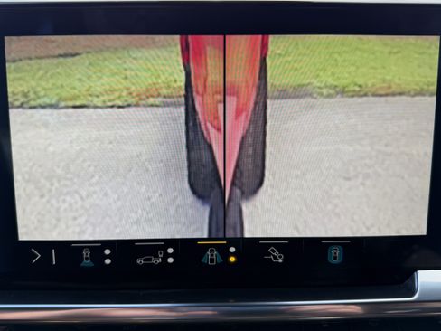 Used 2023 Chevrolet Silverado 1500 LT Trail Boss w/ LT Trail Boss Premium Package AWD/4WD image 16