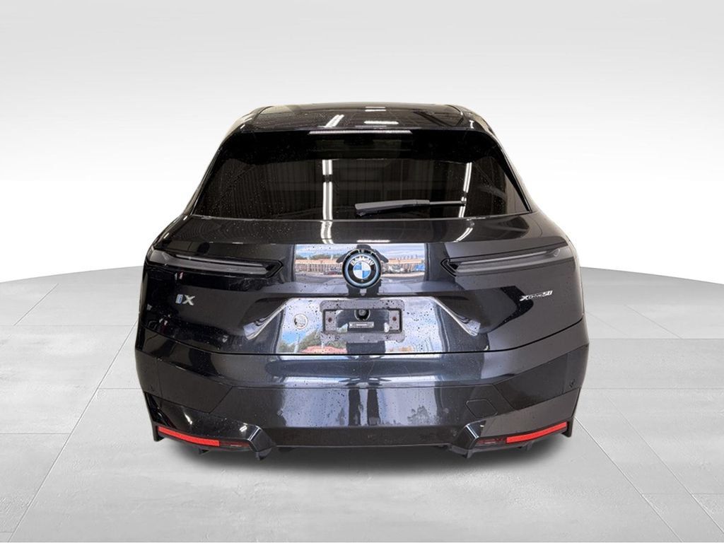 Used 2024 BMW iX xDrive50 w/ Premium Package AWD/4WD image 4