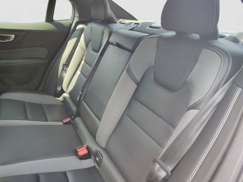 Used 2024 Volvo S60 B5 Plus image 18