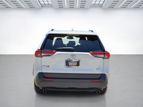 Used 2025 Toyota RAV4 LE AWD/4WD image 5