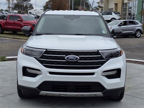 Used 2021 Ford Explorer XLT w/ Equipment Group 202A image 2