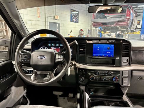 Used 2024 Ford F250 XLT w/ FX4 Off-Road Package AWD/4WD image 3