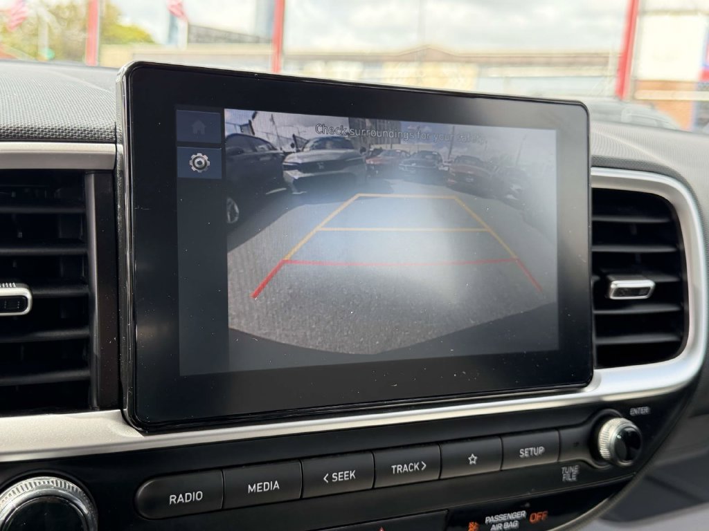 Certified 2024 Hyundai Venue SEL FWD image 28