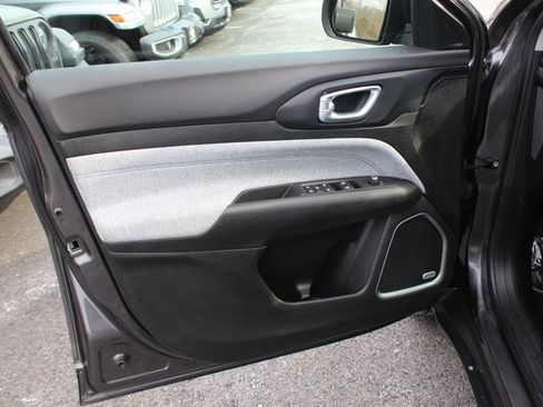 Used 2022 Jeep Compass Latitude w/ Sun and Sound Group image 19