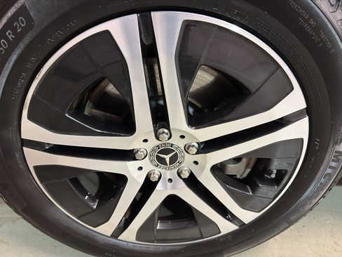 Used 2020 Mercedes-Benz GLS 450 4MATIC image 35