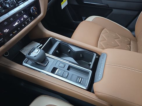 New 2026 Nissan Pathfinder Platinum image 26