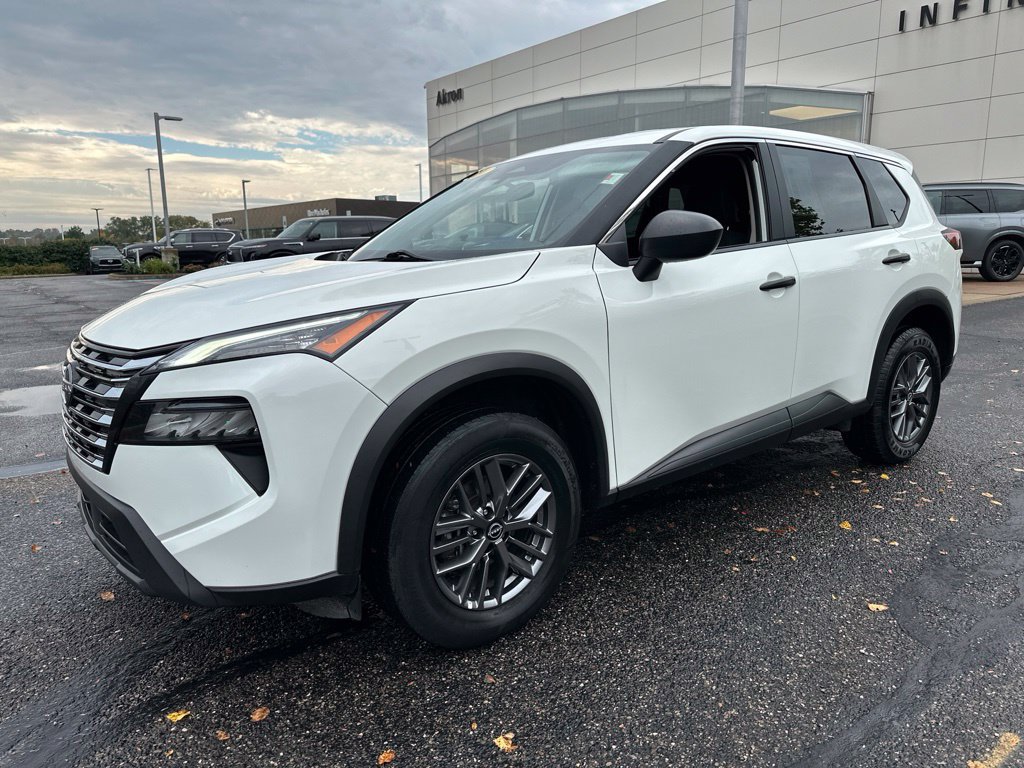 Used 2024 Nissan Rogue S AWD/4WD image 5