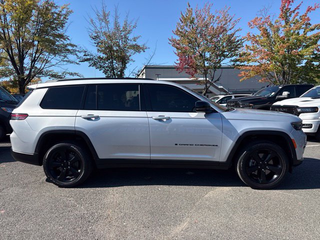 Used 2024 Jeep Grand Cherokee L Laredo AWD/4WD image 14