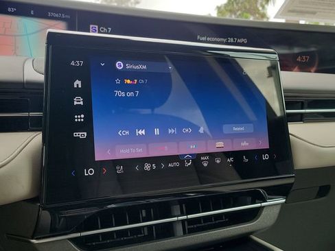 Certified 2024 Lincoln Nautilus Reserve image 27