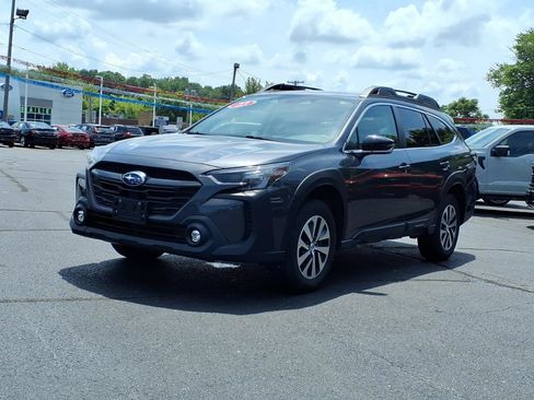 Used 2023 Subaru Outback Premium AWD/4WD image 3