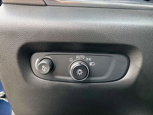 Used 2023 Chevrolet Traverse LT image 32