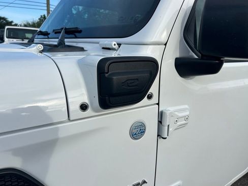 Used 2024 Jeep Wrangler Unlimited Sahara AWD/4WD image 19