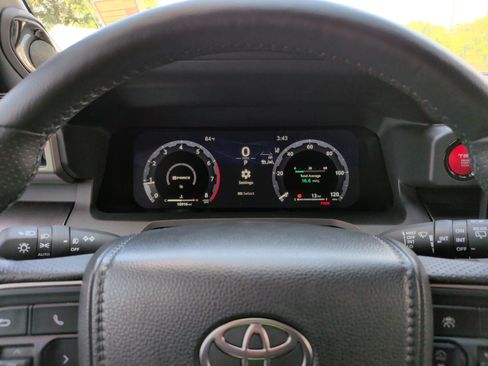 Used 2025 Toyota 4Runner TRD Off-Road Premium AWD/4WD image 16