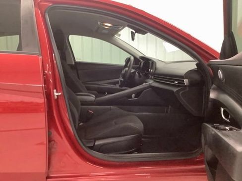 Used 2021 Hyundai Elantra SEL FWD image 12