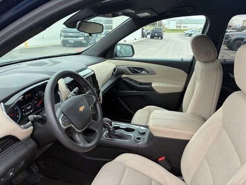 Used 2022 Chevrolet Traverse LS image 14
