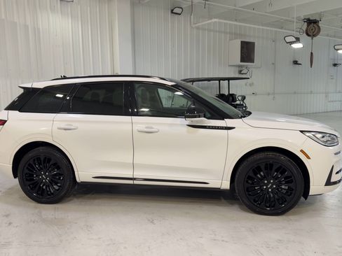 Used 2025 Lincoln Corsair Reserve w/ Equipment Group 202A image 2