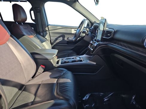 Used 2022 Ford Explorer Platinum w/ Equipment Group 601A image 17