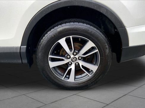 Used 2017 Toyota RAV4 XLE FWD image 11