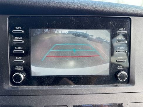 Used 2019 Toyota Sienna L image 25