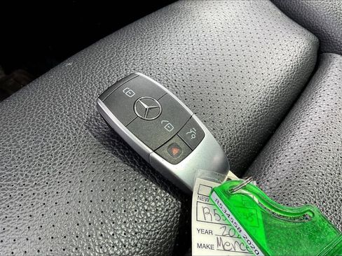 Used 2020 Mercedes-Benz C 300 Sedan w/ Premium Package image 11