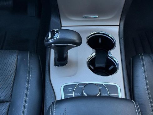 Used 2014 Jeep Grand Cherokee Limited w/ Luxury Group II image 12