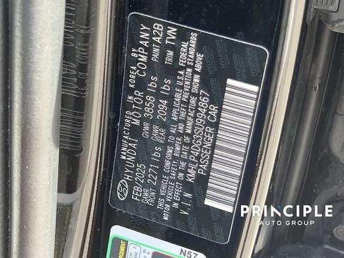Used 2025 Hyundai Elantra Limited FWD image 32