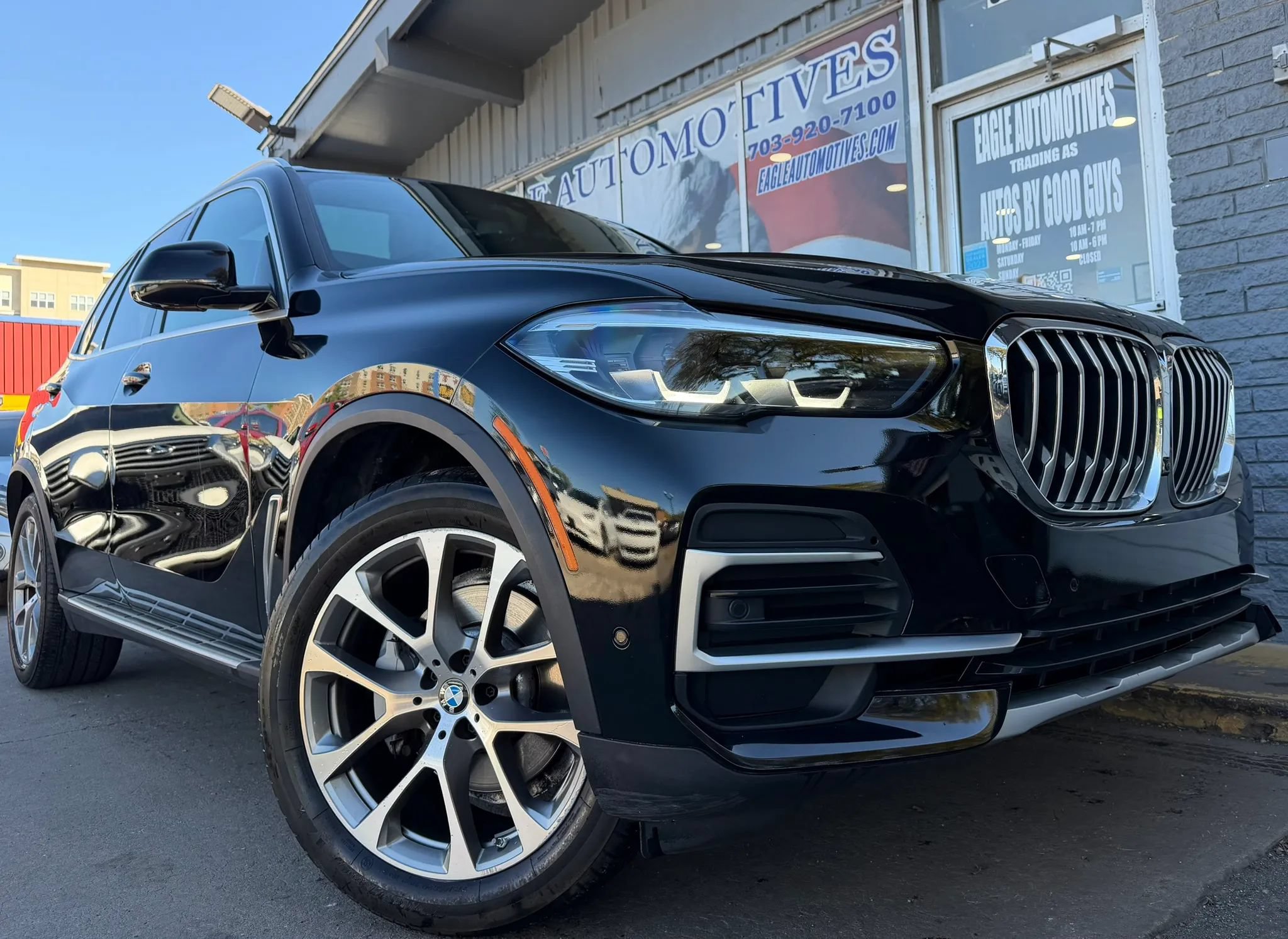 Used 2022 BMW X5 xDrive40i w/ Premium Package AWD/4WD image 1