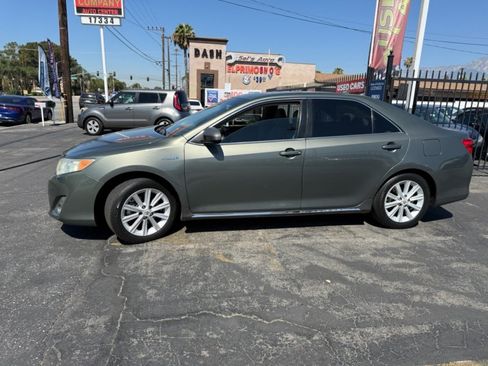 Used 2012 Toyota Camry XLE w/ Leather Pkg FWD image 6